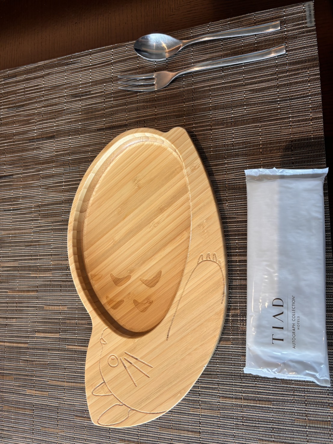 TIADのトトロデザイン子ども用食器